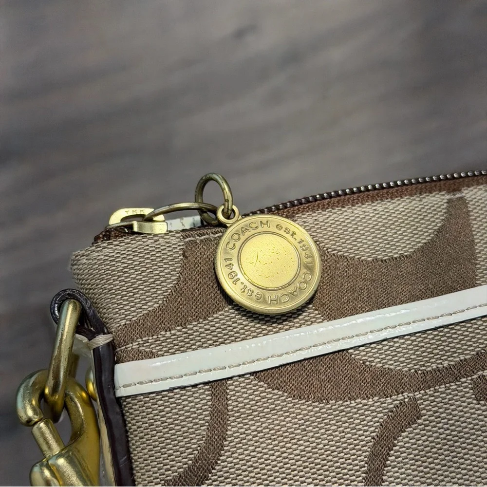 Coach vintage Signature Brown and Cream Crossbody Bag - Picture 3 of 10